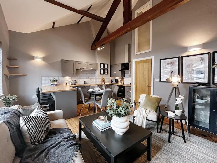 Cosy 2 Bedroom Apartment Todmorden Luaran gambar