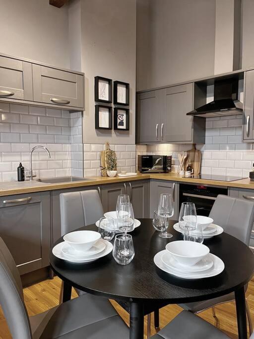 Cosy 2 Bedroom Apartment Todmorden Luaran gambar