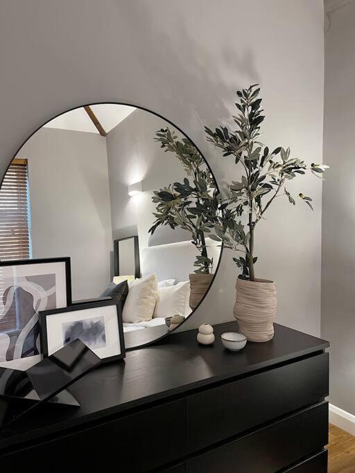 Cosy 2 Bedroom Apartment Todmorden Luaran gambar