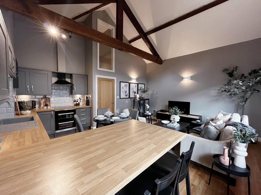 Cosy 2 Bedroom Apartment Todmorden Luaran gambar