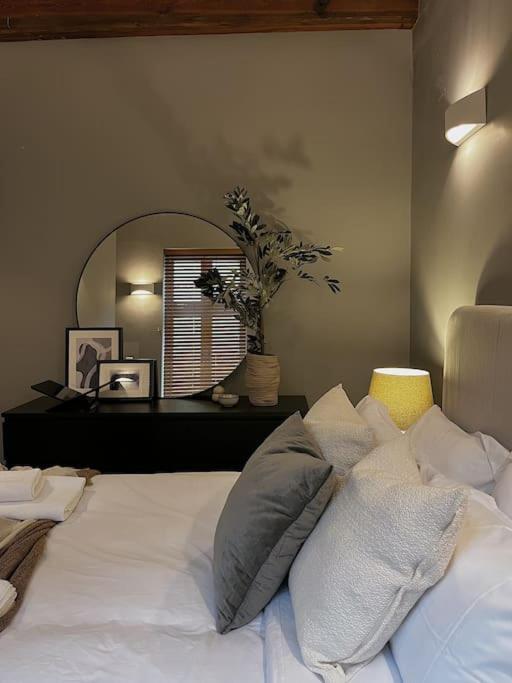 Cosy 2 Bedroom Apartment Todmorden Luaran gambar