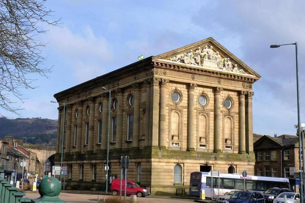 Cosy 2 Bedroom Apartment Todmorden Luaran gambar