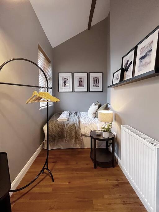 Cosy 2 Bedroom Apartment Todmorden Luaran gambar
