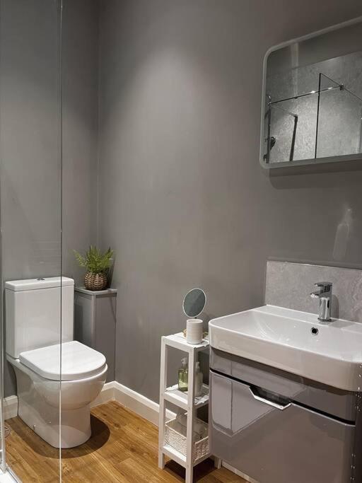 Cosy 2 Bedroom Apartment Todmorden Luaran gambar